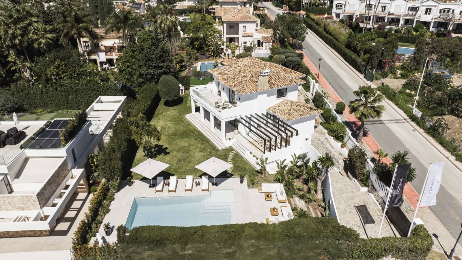 5 bedroom Villa for sale in Nueva Andalucia with pool garage - € 3,495,000 (Ref: 8926210)