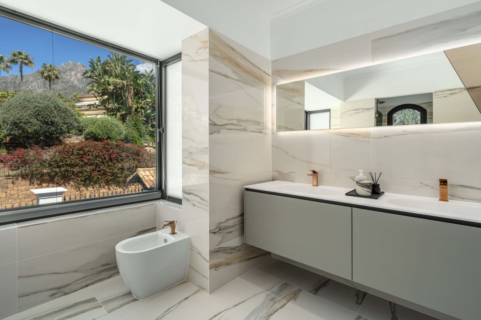 5 sypialnia Willa na sprzedaż w Golden Mile z basenem garażem - 7 550 000 € (Ref: 8926211)