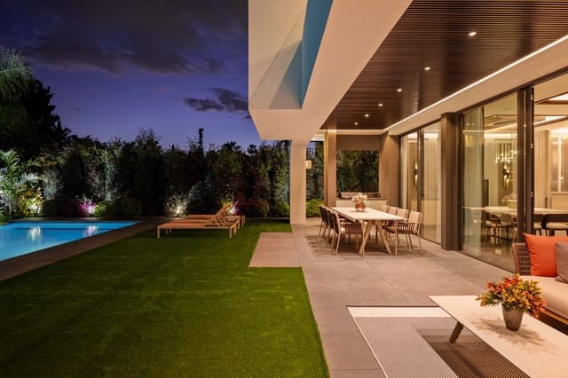 5 soverom Villa til salgs i Golden Mile, Marbella med svømmebasseng garasje - € 11 900 000 (Ref: 8935041)