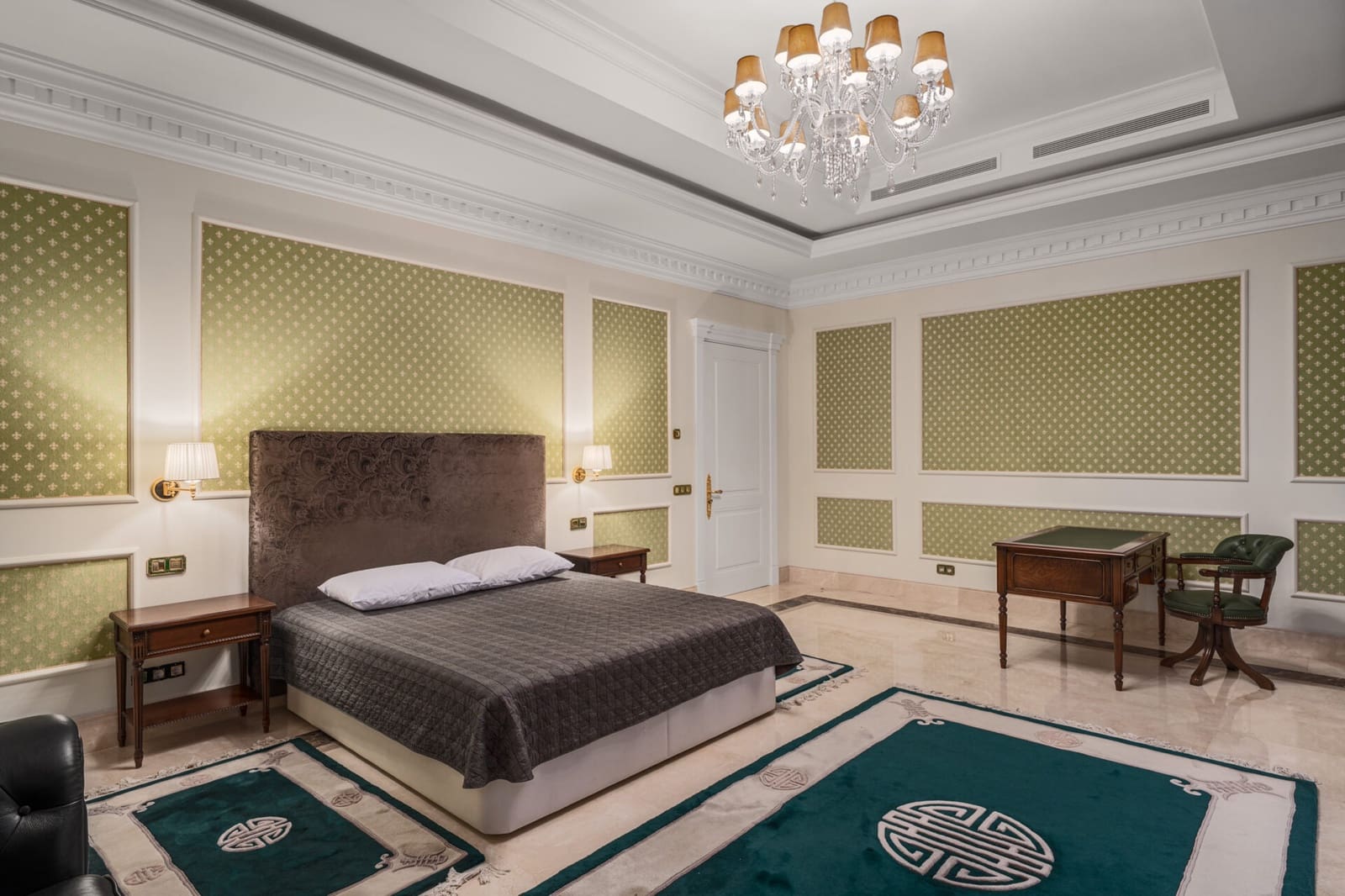 7 sypialnia Willa na sprzedaż w Golden Mile z basenem garażem - 13 000 000 € (Ref: 8937012)