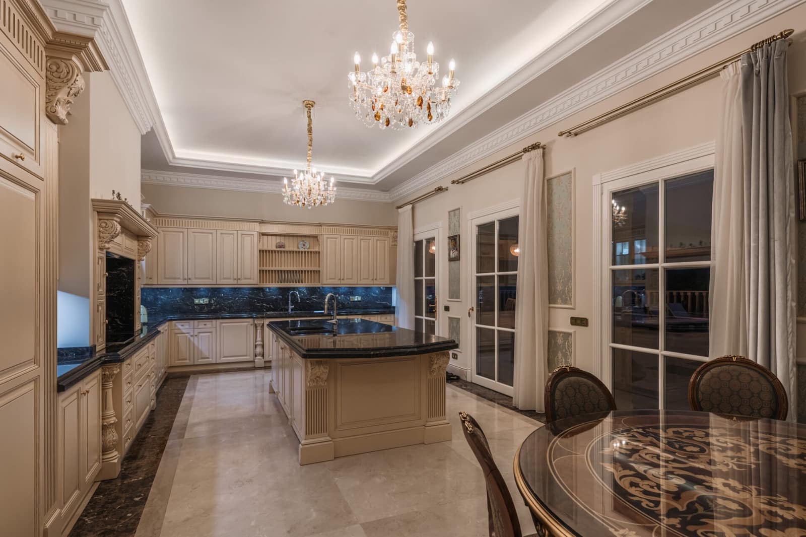 7 sypialnia Willa na sprzedaż w Golden Mile z basenem garażem - 13 000 000 € (Ref: 8937012)