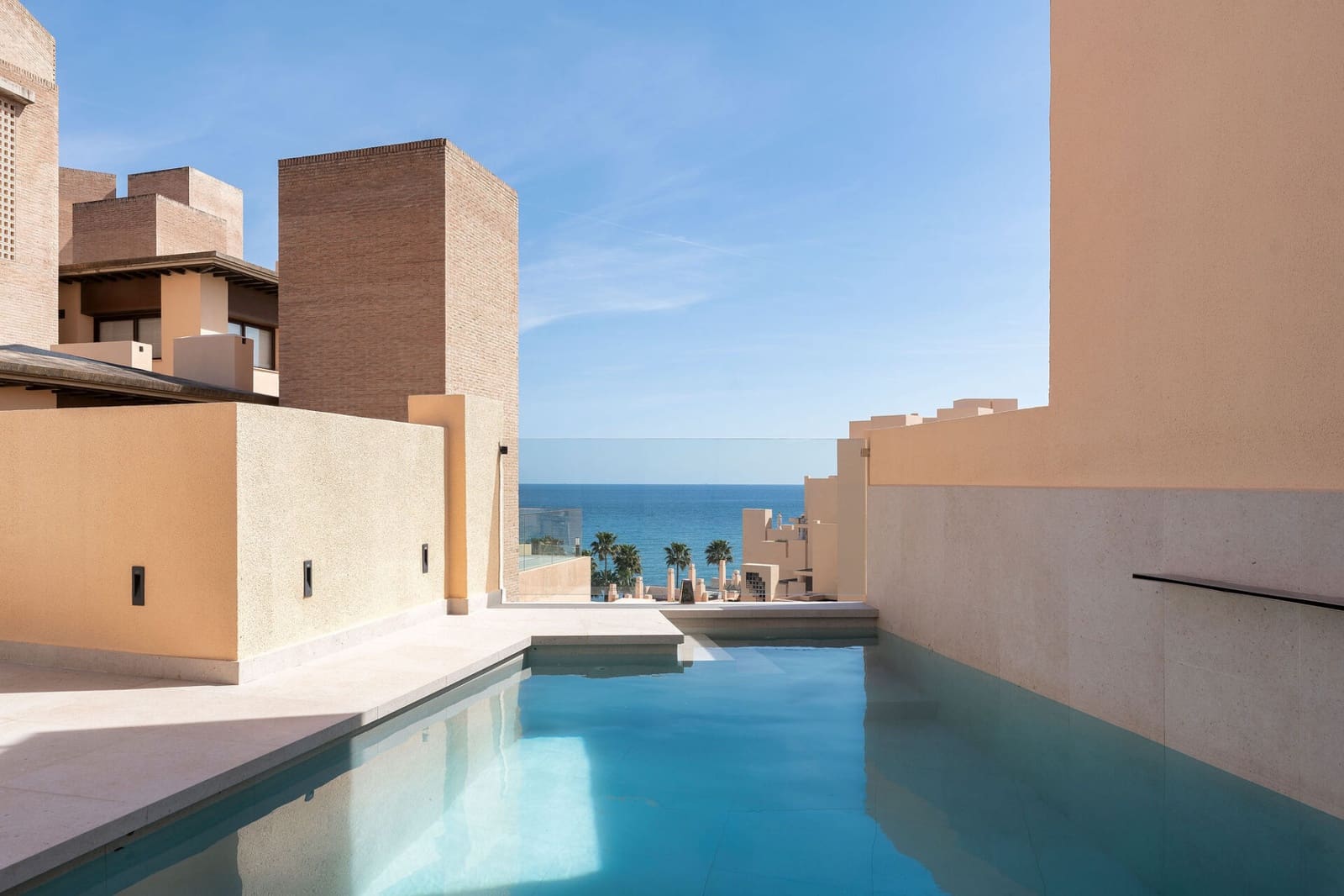 4 bedroom Penthouse for sale in Estepona with pool garage - € 1,195,000 (Ref: 8950612)