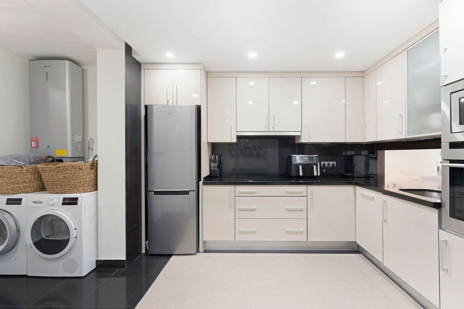 4 bedroom Penthouse for sale in Estepona with pool garage - € 1,195,000 (Ref: 8950612)