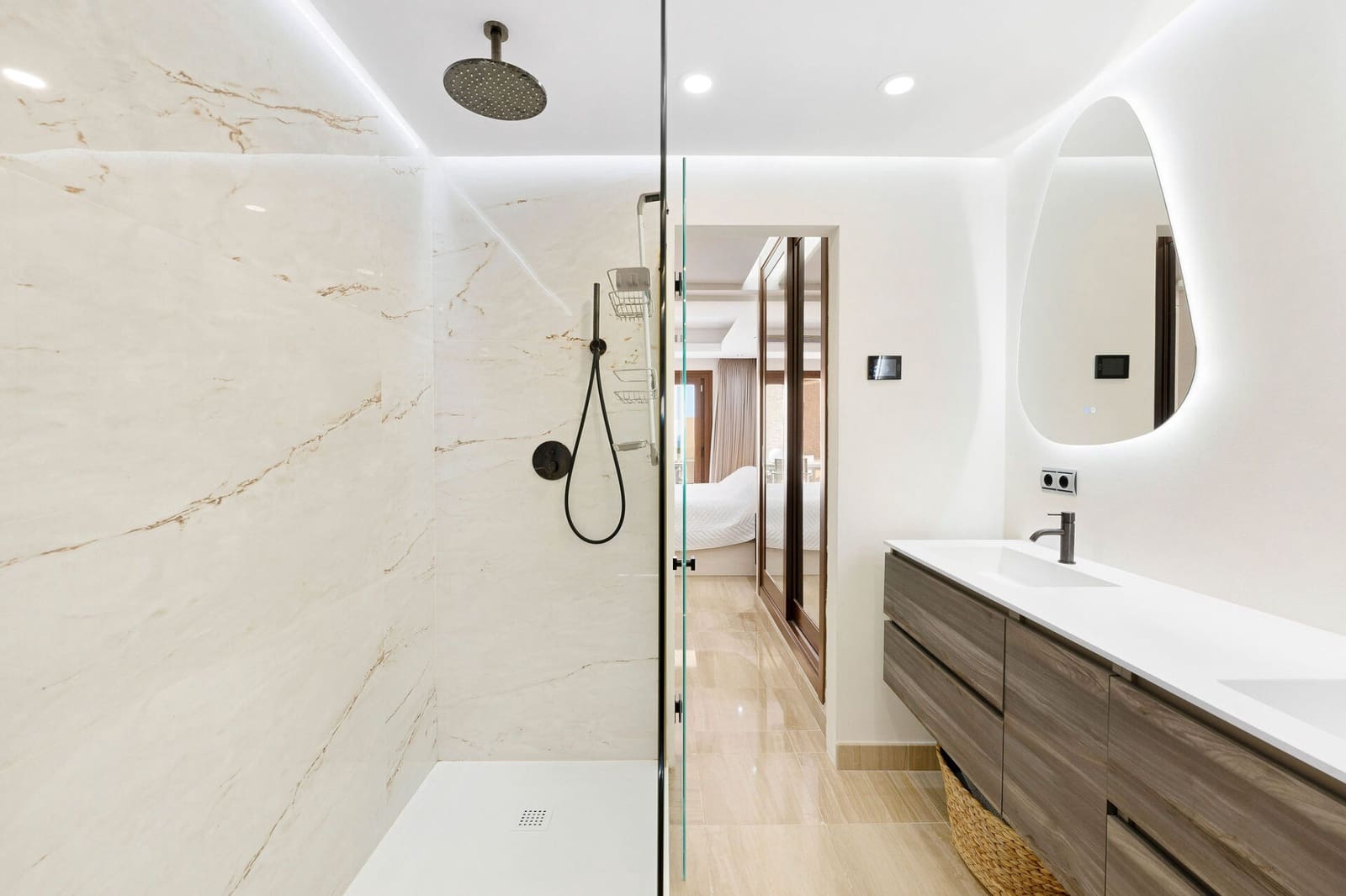 4 bedroom Penthouse for sale in Estepona with pool garage - € 1,195,000 (Ref: 8950612)