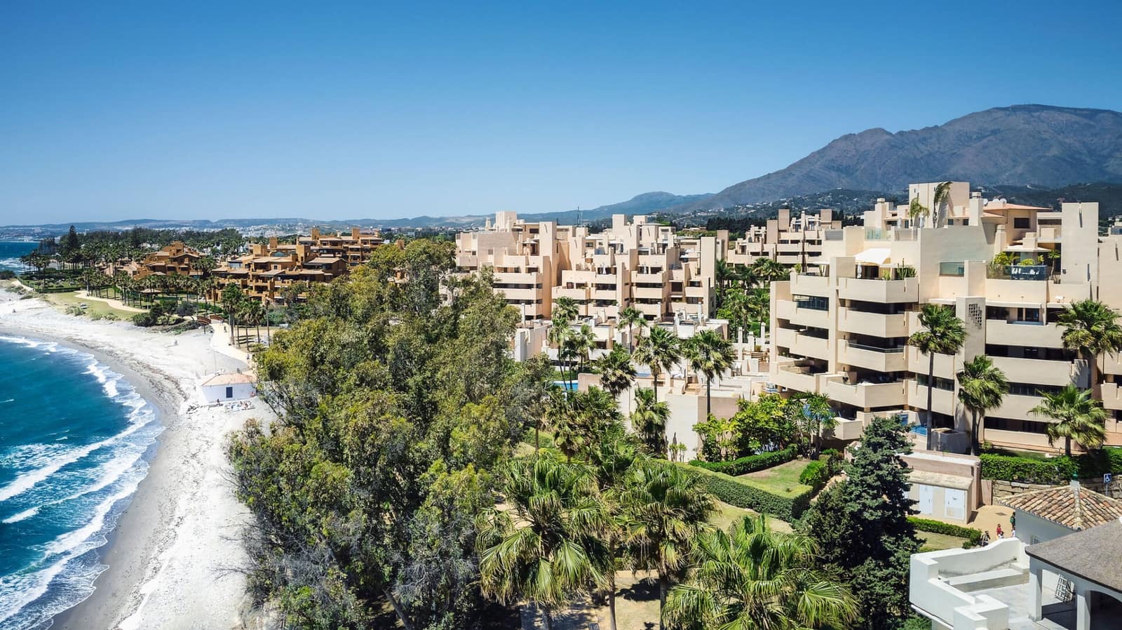 4 bedroom Penthouse for sale in Estepona with pool garage - € 1,195,000 (Ref: 8950612)