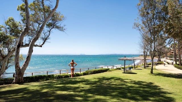 4 bedroom Penthouse for sale in Estepona with pool garage - € 1,195,000 (Ref: 8950612)