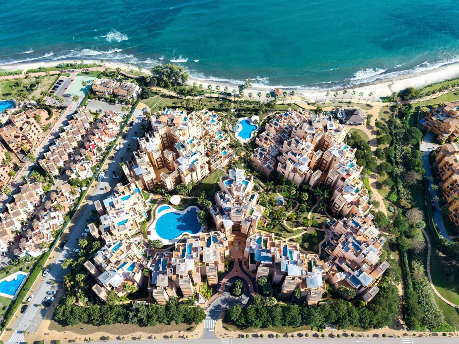 4 bedroom Penthouse for sale in Estepona with pool garage - € 1,195,000 (Ref: 8950612)