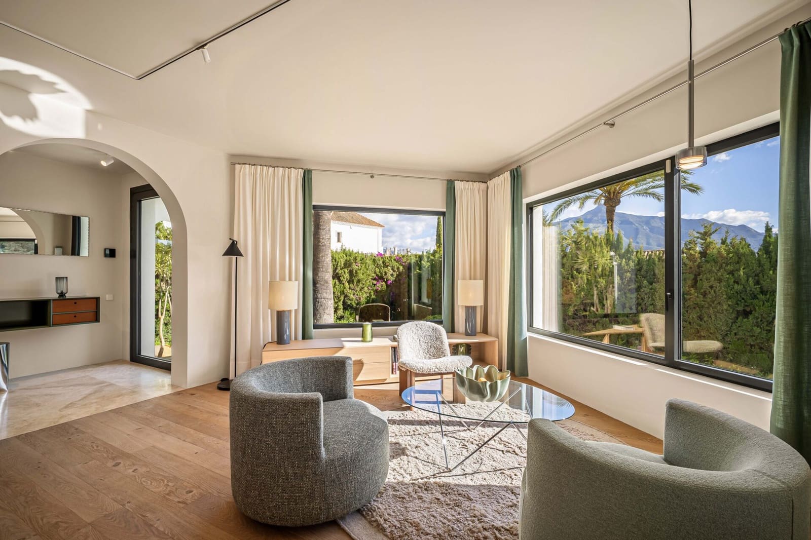 4 soveværelse Villa til salg i Nueva Andalucia med swimmingpool - € 3.100.000 (Ref: 8950613)