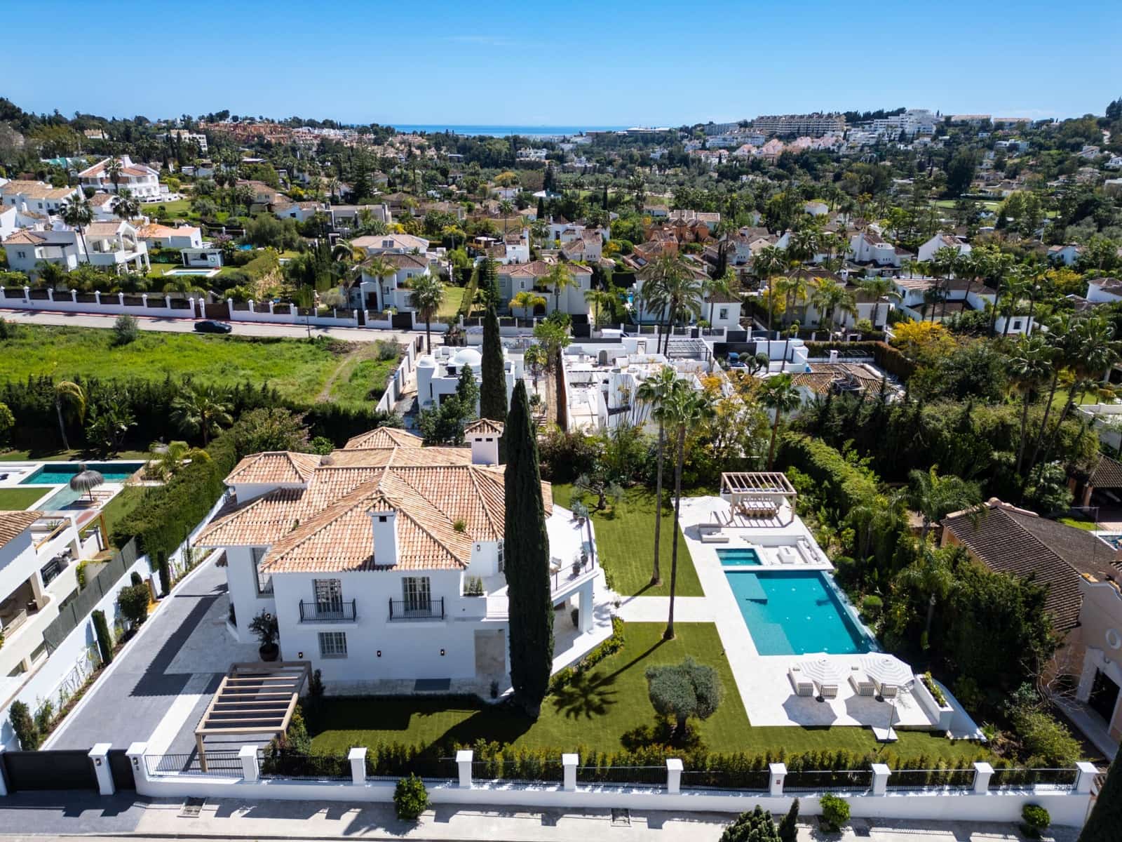 5 bedroom Villa for sale in Nueva Andalucia with garage - € 8,595,000 (Ref: 8961476)