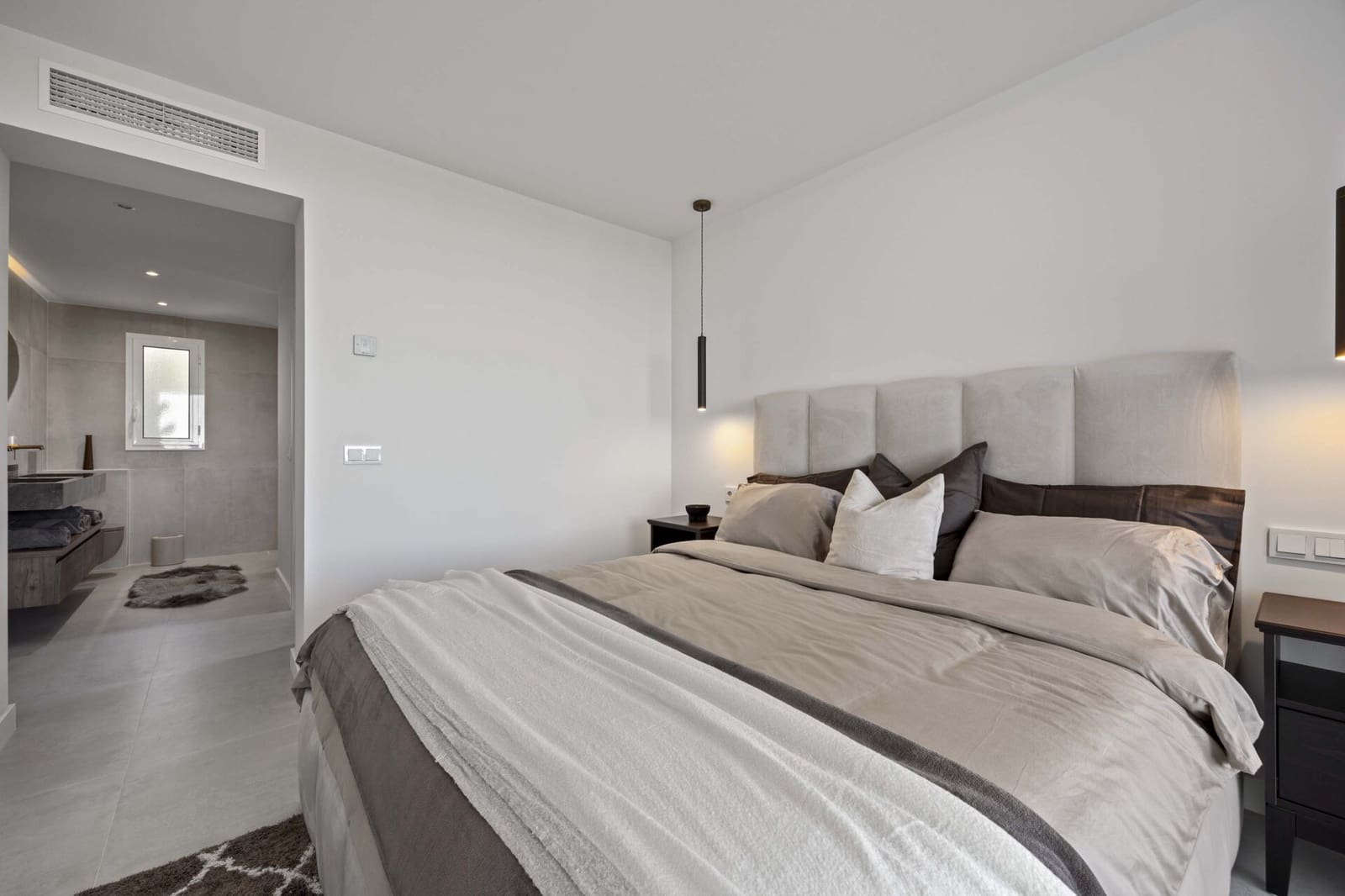 3 bedroom Apartment for sale in La Quinta - € 890,000 (Ref: 8972045)