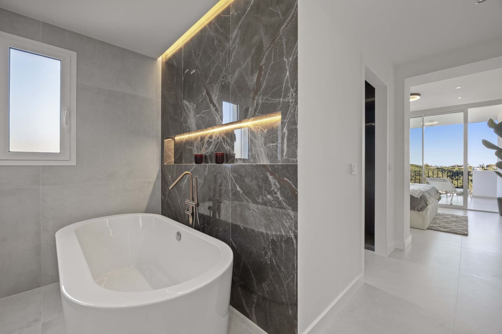 3 bedroom Apartment for sale in La Quinta - € 890,000 (Ref: 8972045)