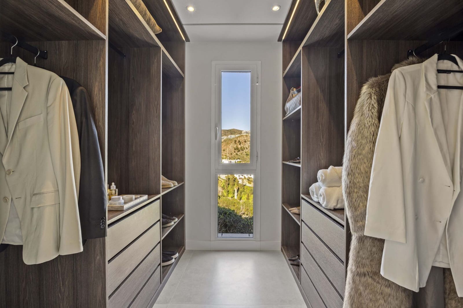 3 bedroom Apartment for sale in La Quinta - € 890,000 (Ref: 8972045)