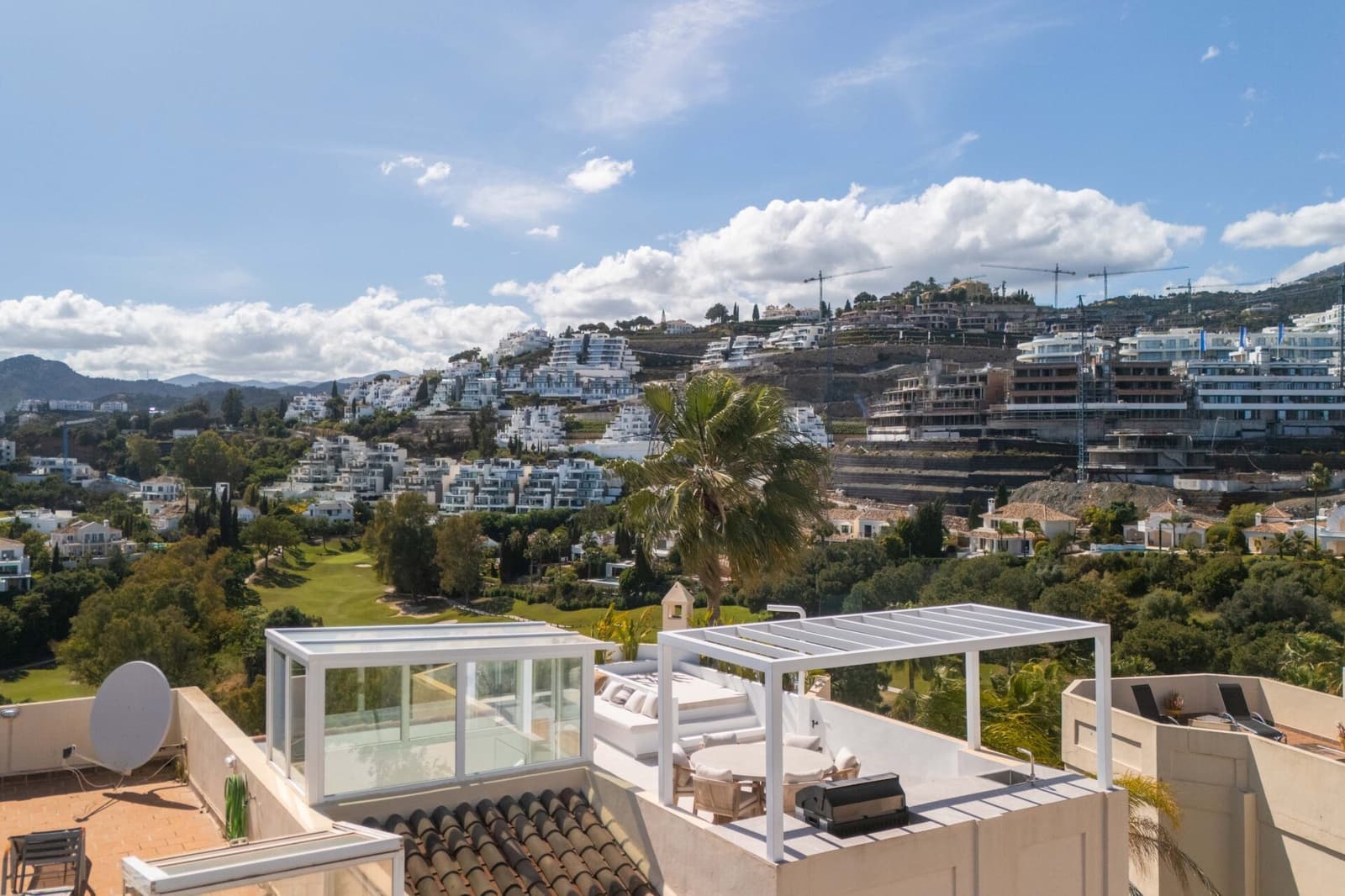 3 soveværelse Penthouse til salg i La Quinta med swimmingpool - € 1.150.000 (Ref: 8979014)