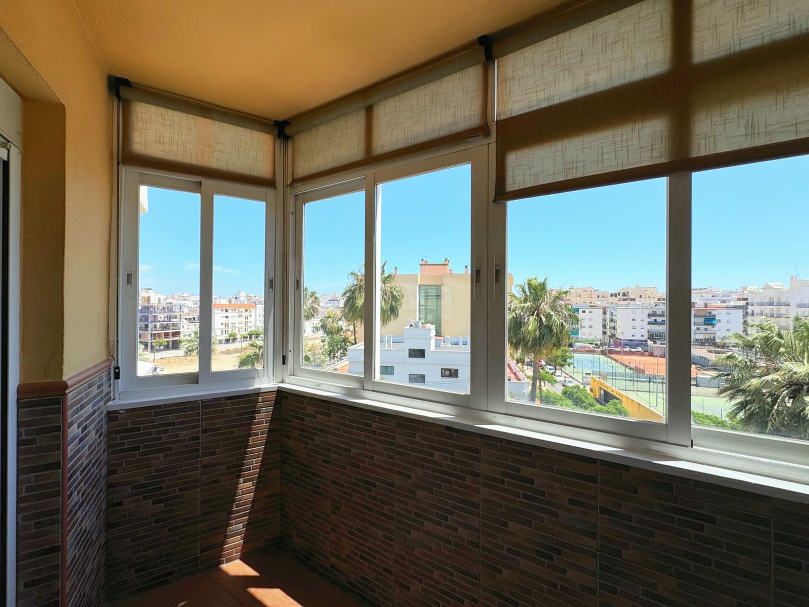 3 bedroom Apartment for sale in Estepona - € 415,000 (Ref: 8985775)