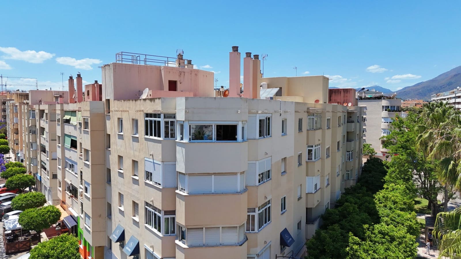 3 bedroom Apartment for sale in Estepona - € 415,000 (Ref: 8985775)