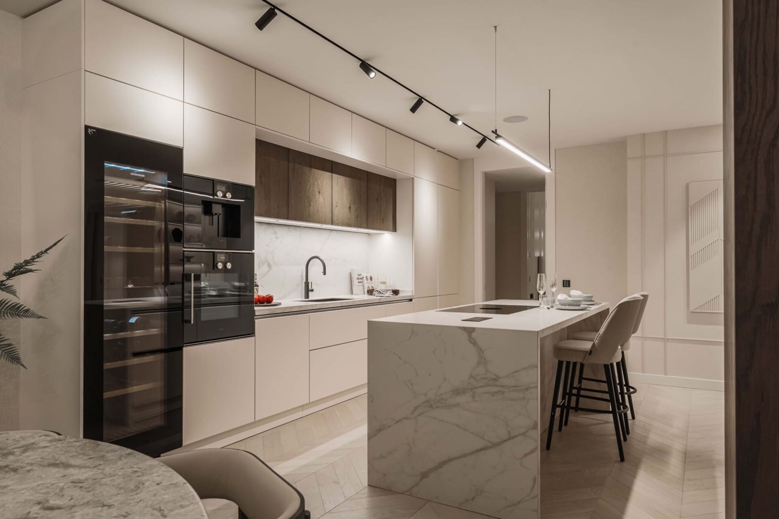 4 bedroom Apartment for sale in Nueva Andalucia with pool - € 2,750,000 (Ref: 8998825)