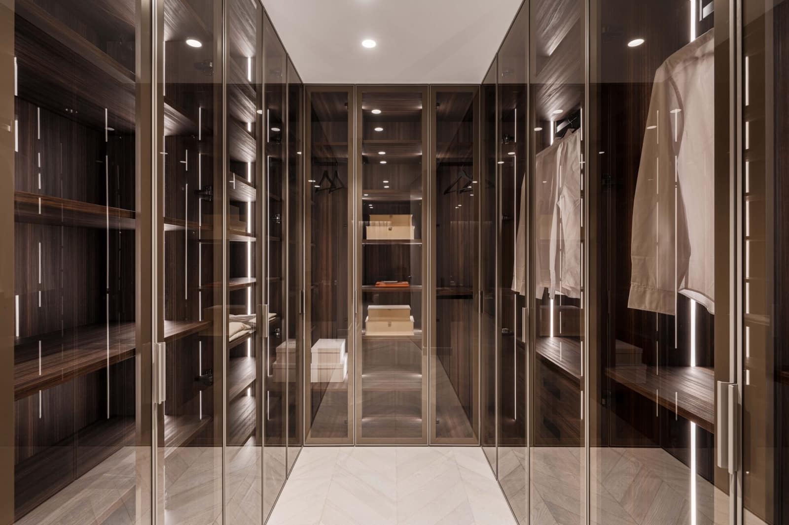 4 bedroom Apartment for sale in Nueva Andalucia with pool - € 2,750,000 (Ref: 8998825)