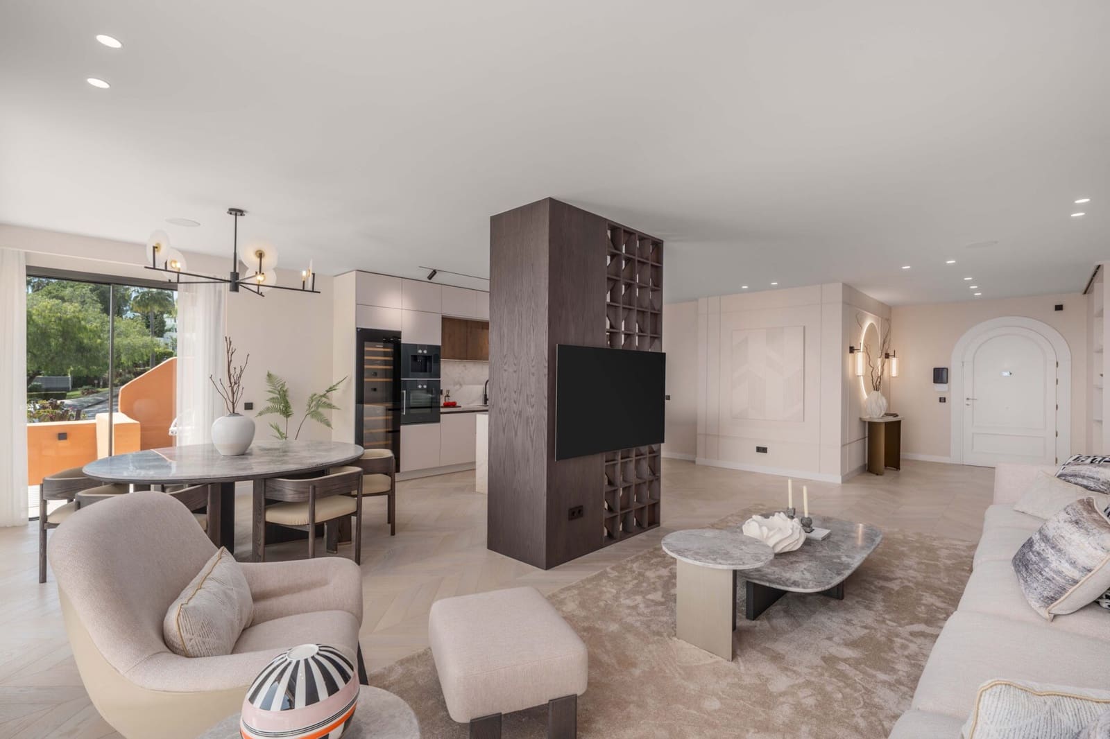 4 bedroom Apartment for sale in Nueva Andalucia with pool - € 2,750,000 (Ref: 8998825)