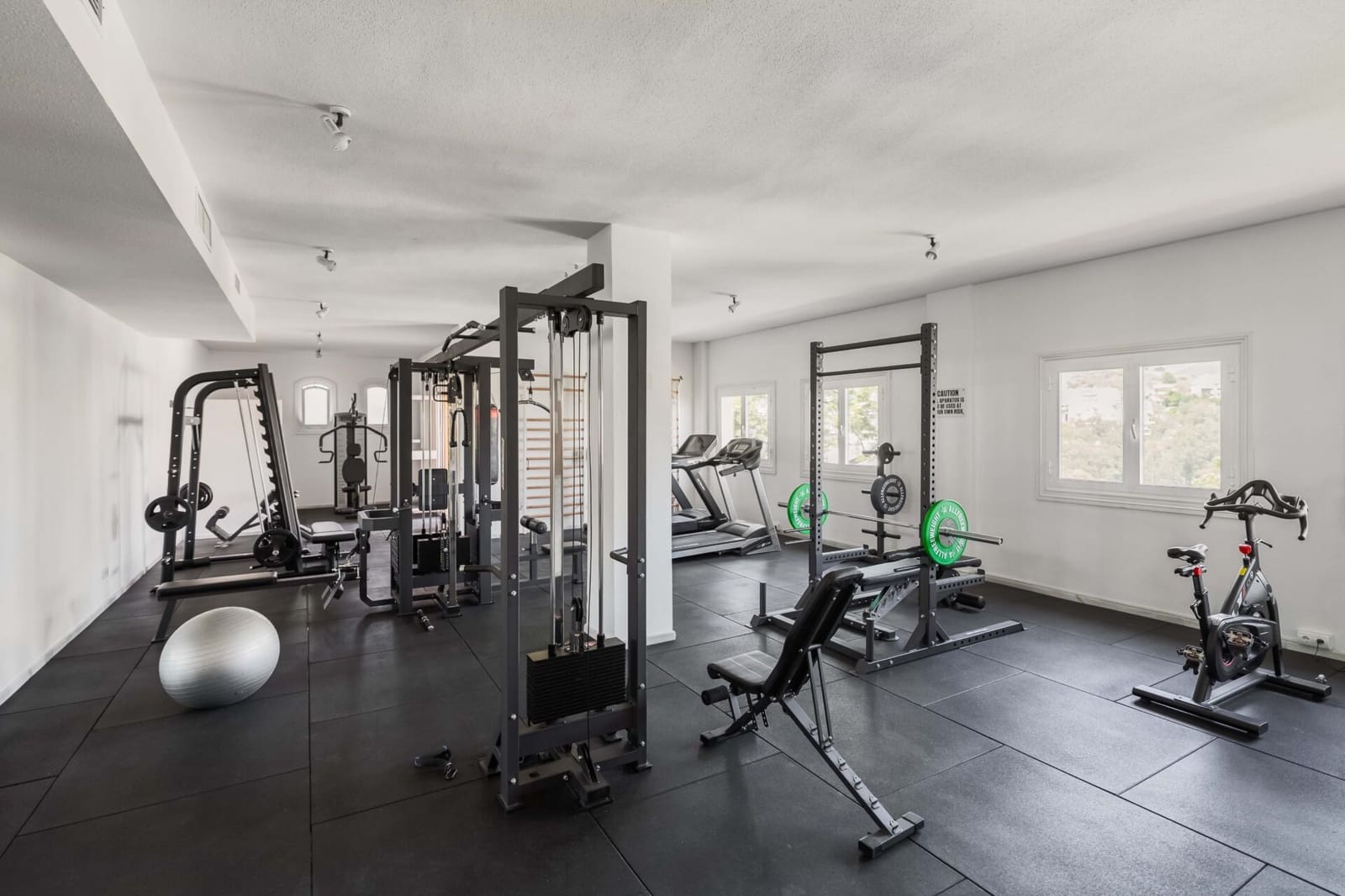 4 bedroom Apartment for sale in Nueva Andalucia with pool - € 2,750,000 (Ref: 8998825)