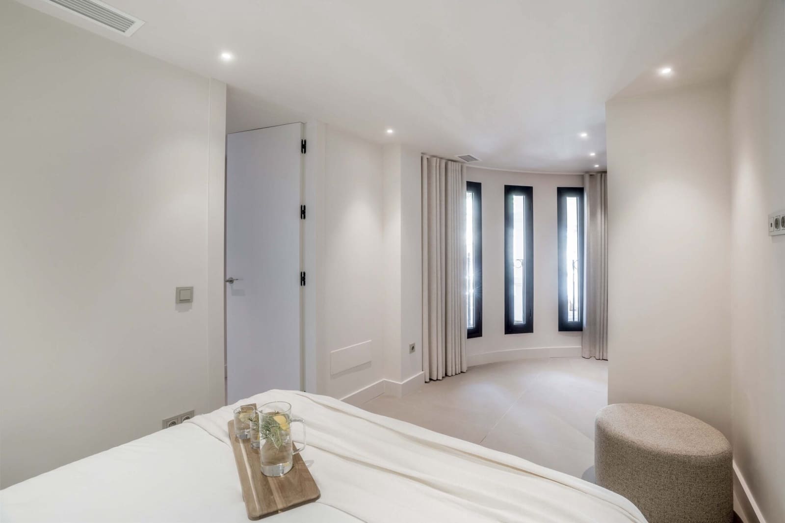 3 bedroom Apartment for sale in Nueva Andalucia with pool - € 1,125,000 (Ref: 9001194)