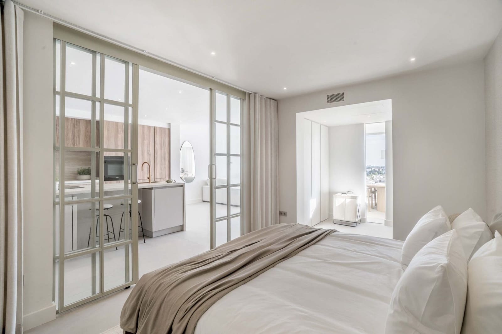 3 bedroom Apartment for sale in Nueva Andalucia with pool - € 1,125,000 (Ref: 9001194)