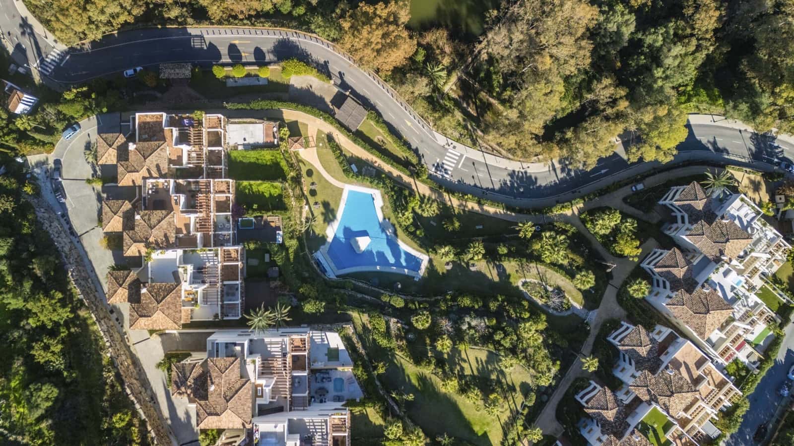 3 bedroom Apartment for sale in Nueva Andalucia with pool - € 1,125,000 (Ref: 9001194)