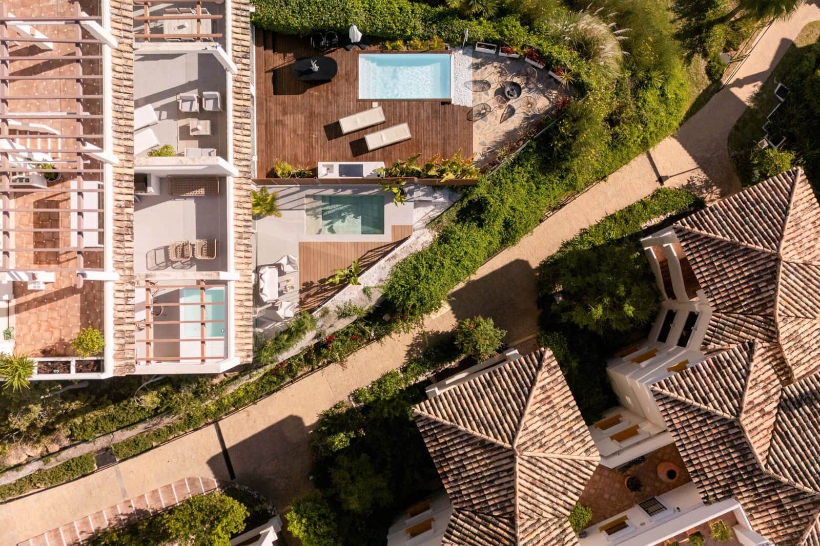 3 bedroom Apartment for sale in Nueva Andalucia with pool - € 1,125,000 (Ref: 9001194)