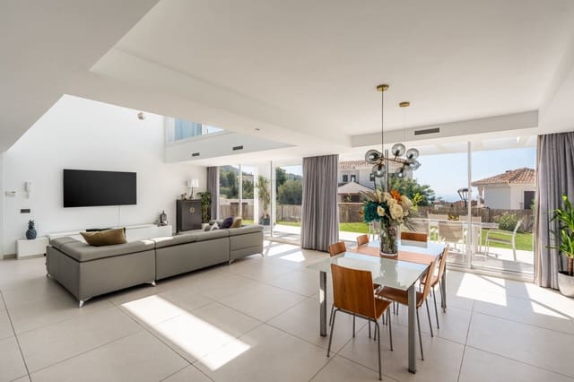 4 soveværelse Villa til salg i Mijas Costa, Mijas med swimmingpool - € 1.450.000 (Ref: 9003257)