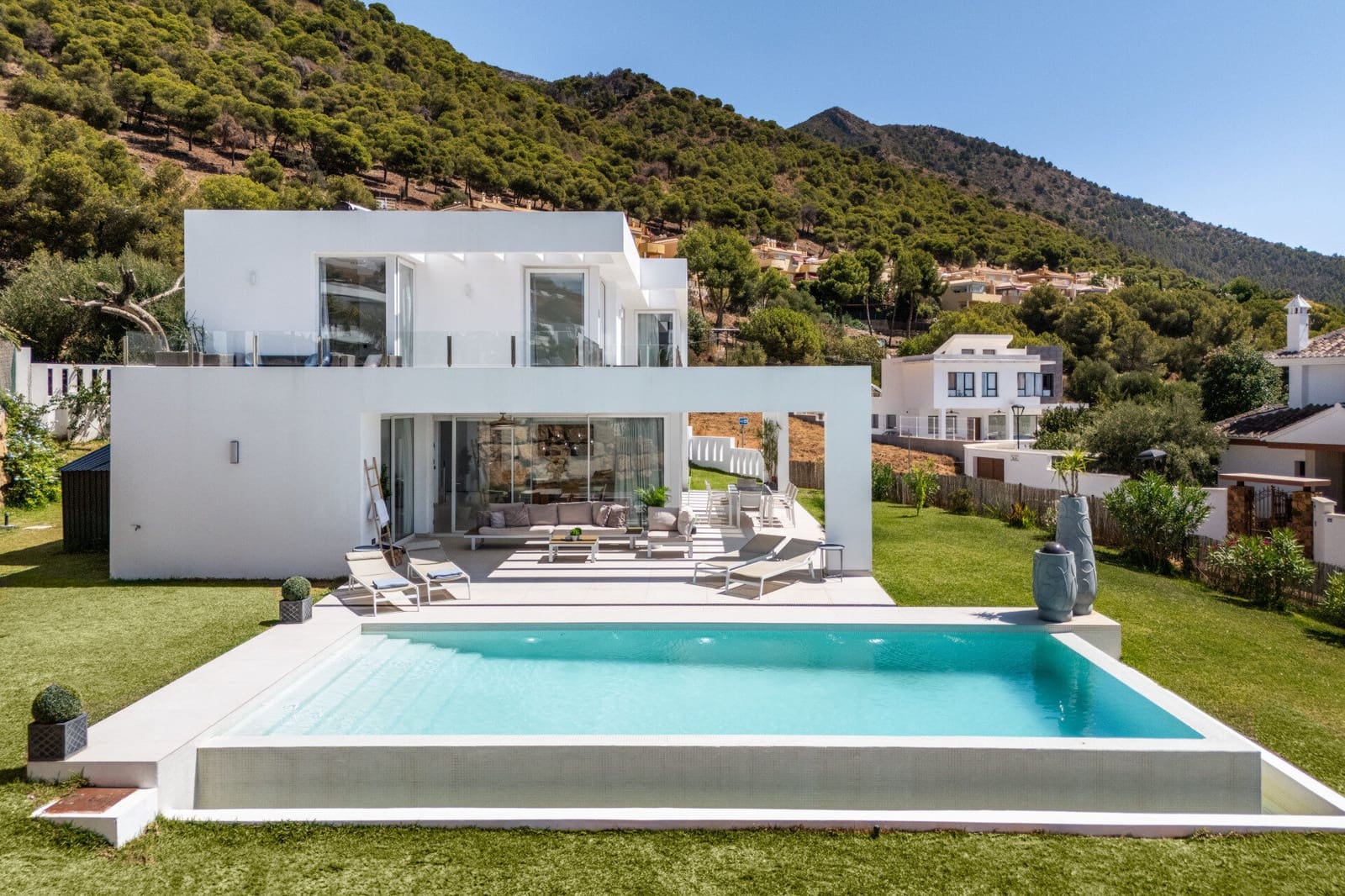 4 soveværelse Villa til salg i Mijas Costa med swimmingpool - € 1.450.000 (Ref: 9003257)