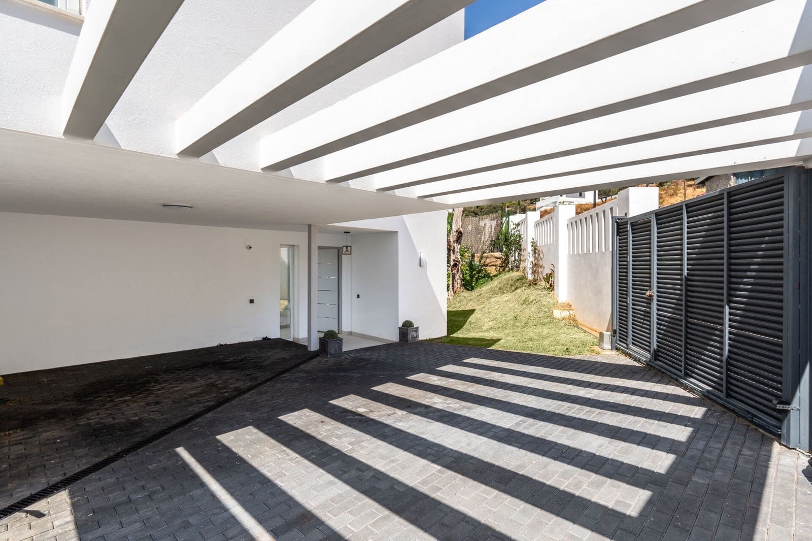 4 soveværelse Villa til salg i Mijas Costa med swimmingpool - € 1.450.000 (Ref: 9003257)