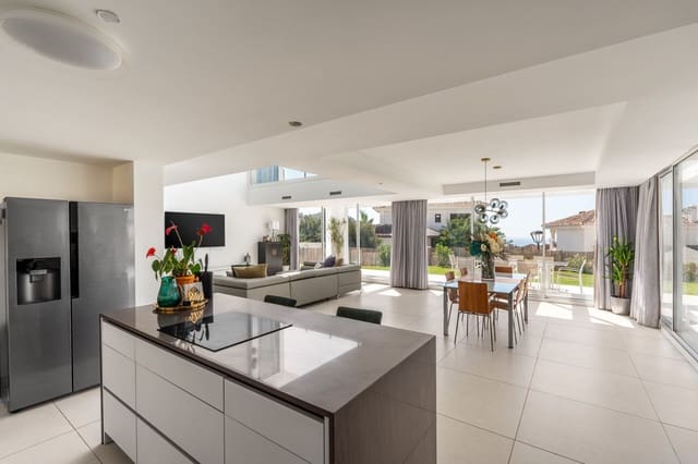 4 soveværelse Villa til salg i Mijas Costa, Mijas med swimmingpool - € 1.450.000 (Ref: 9003257)