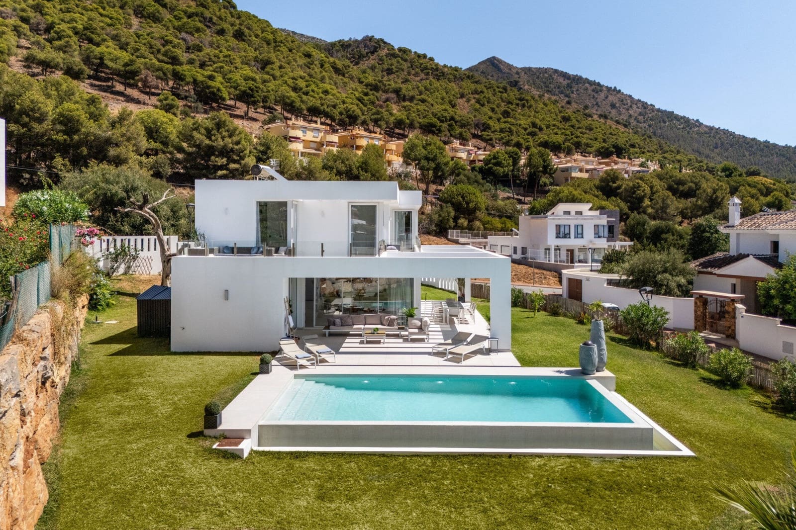 4 soveværelse Villa til salg i Mijas Costa med swimmingpool - € 1.450.000 (Ref: 9003257)