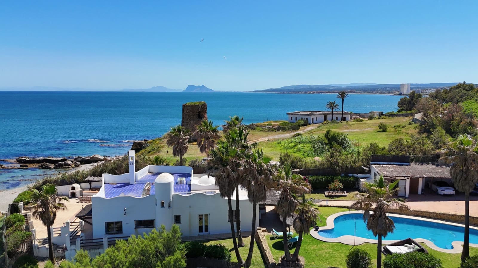 3 soveværelse Villa til salg i Manilva med swimmingpool - € 2.995.000 (Ref: 9003258)