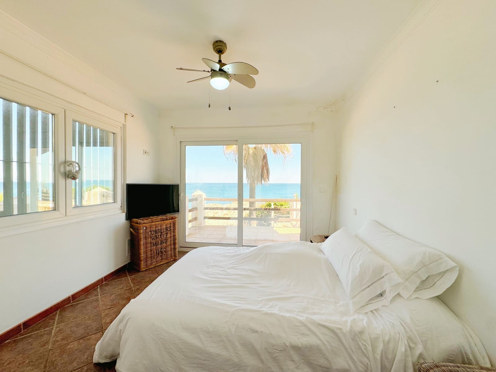 3 soveværelse Villa til salg i Manilva med swimmingpool - € 2.995.000 (Ref: 9003258)