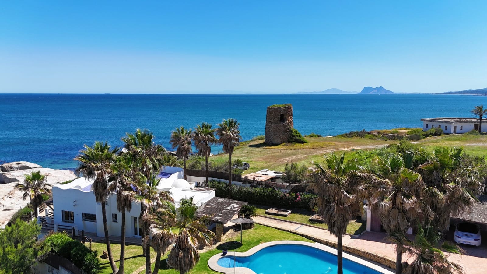 3 soveværelse Villa til salg i Manilva med swimmingpool - € 2.995.000 (Ref: 9003258)