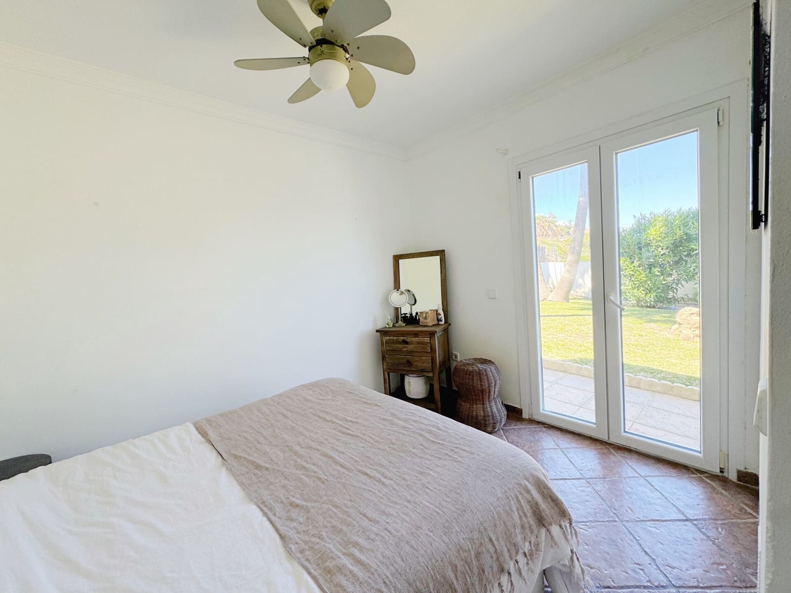 3 soveværelse Villa til salg i Manilva med swimmingpool - € 2.995.000 (Ref: 9003258)