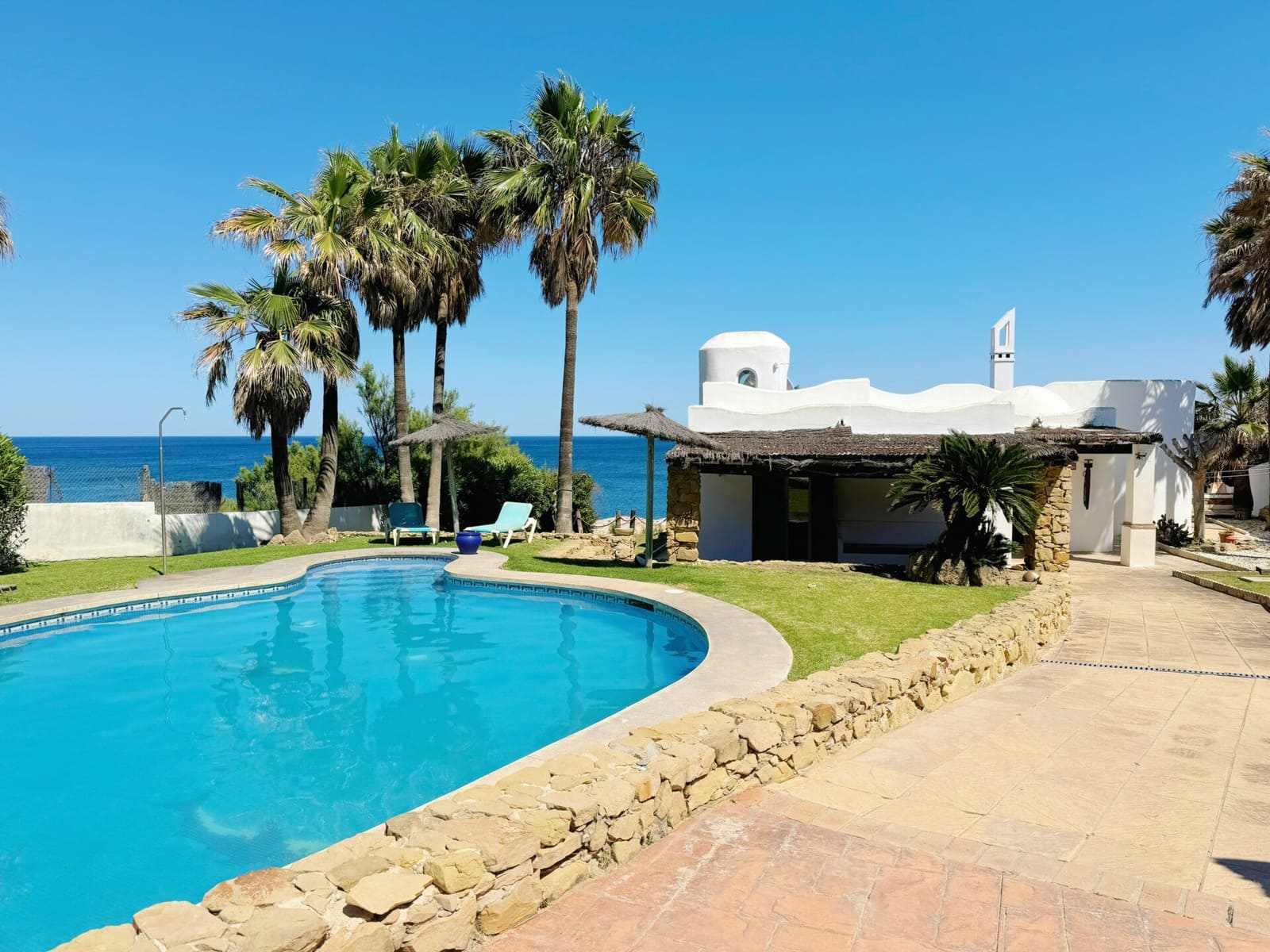 3 soveværelse Villa til salg i Manilva med swimmingpool - € 2.995.000 (Ref: 9003258)