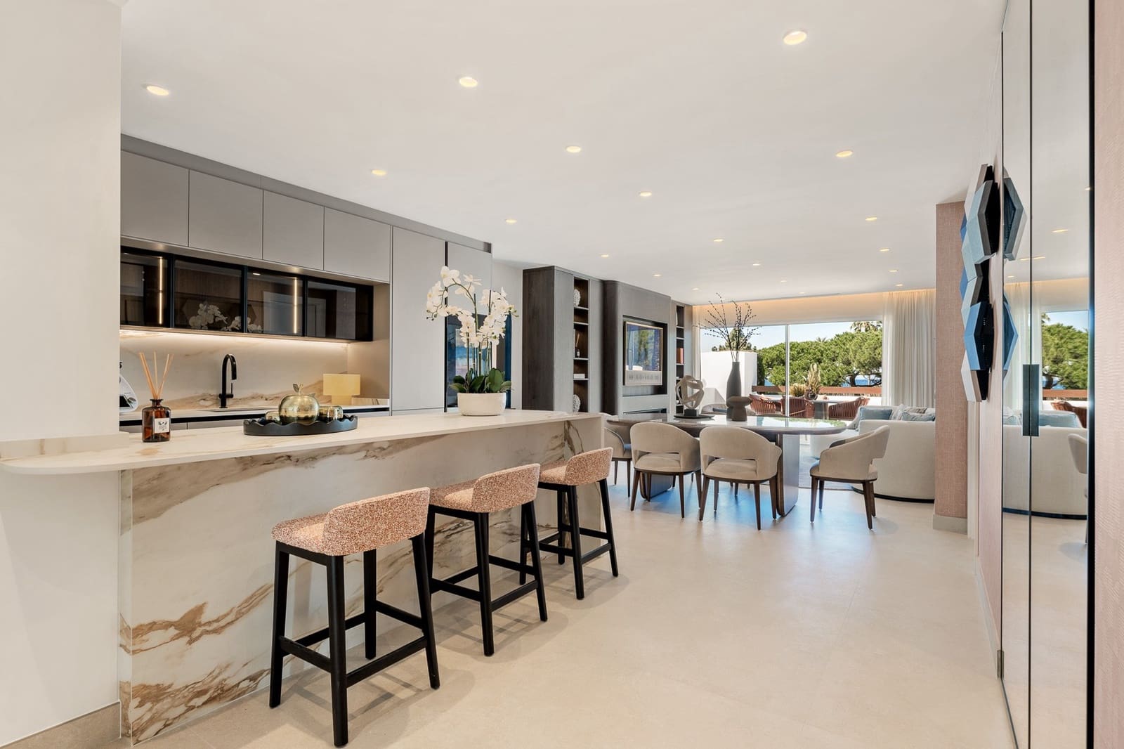 3 makuuhuone Huoneisto myytävänä paikassa Los Monteros mukana uima-altaan - 2 250 000 € (Ref: 9007227)