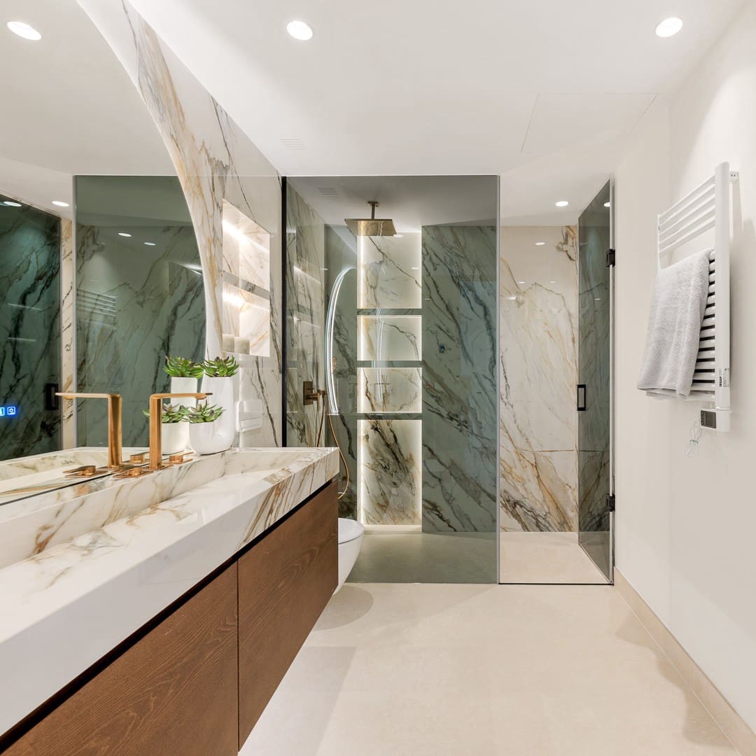 3 makuuhuone Huoneisto myytävänä paikassa Los Monteros mukana uima-altaan - 2 250 000 € (Ref: 9007227)