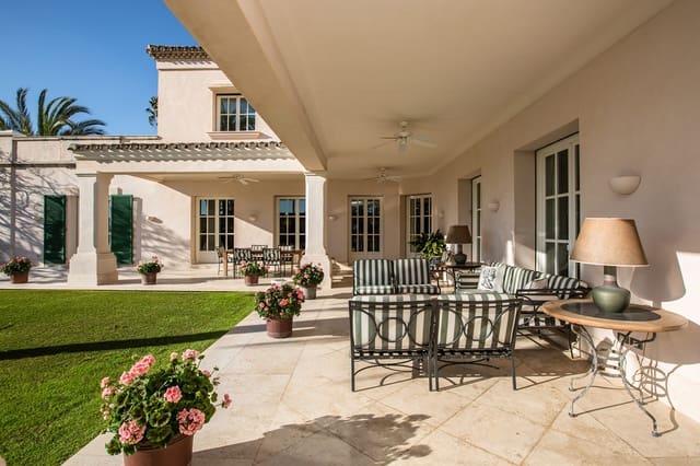 7 soverom Villa til salgs i Los Monteros, Marbella med svømmebasseng garasje - € 10 955 000 (Ref: 9012144)