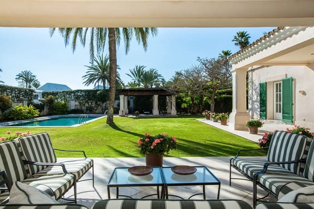 7 soverom Villa til salgs i Los Monteros, Marbella med svømmebasseng garasje - € 10 955 000 (Ref: 9012144)