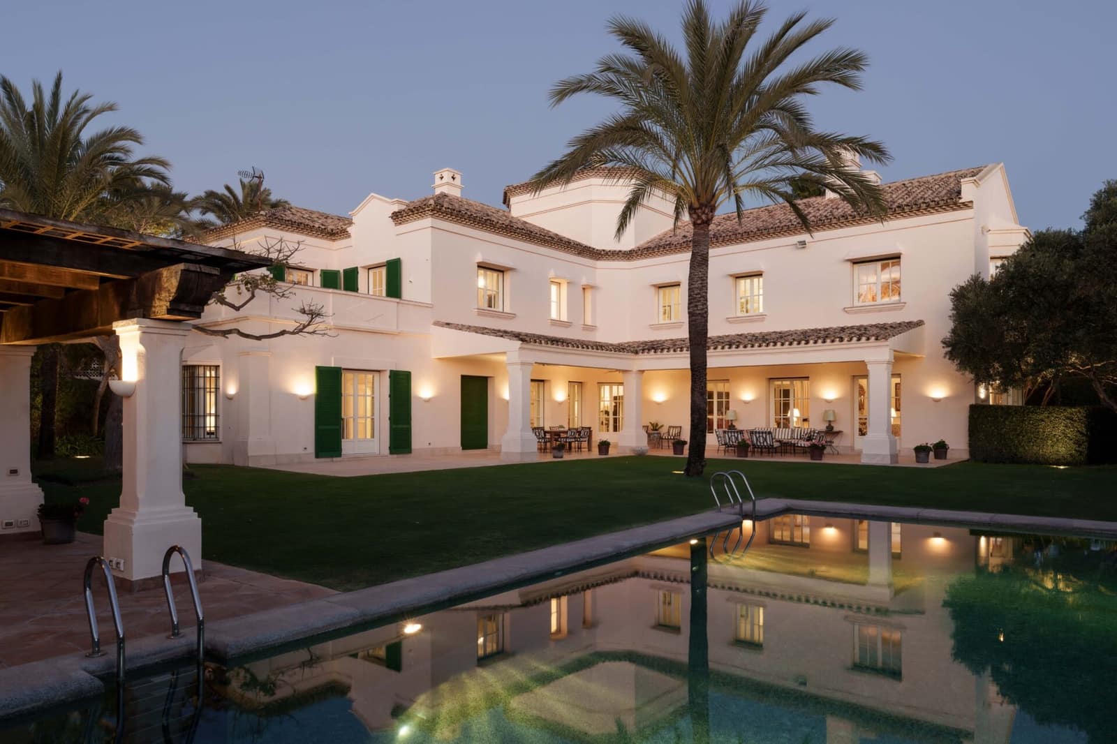 7 soverom Villa til salgs i Los Monteros med svømmebasseng garasje - € 10 955 000 (Ref: 9012144)