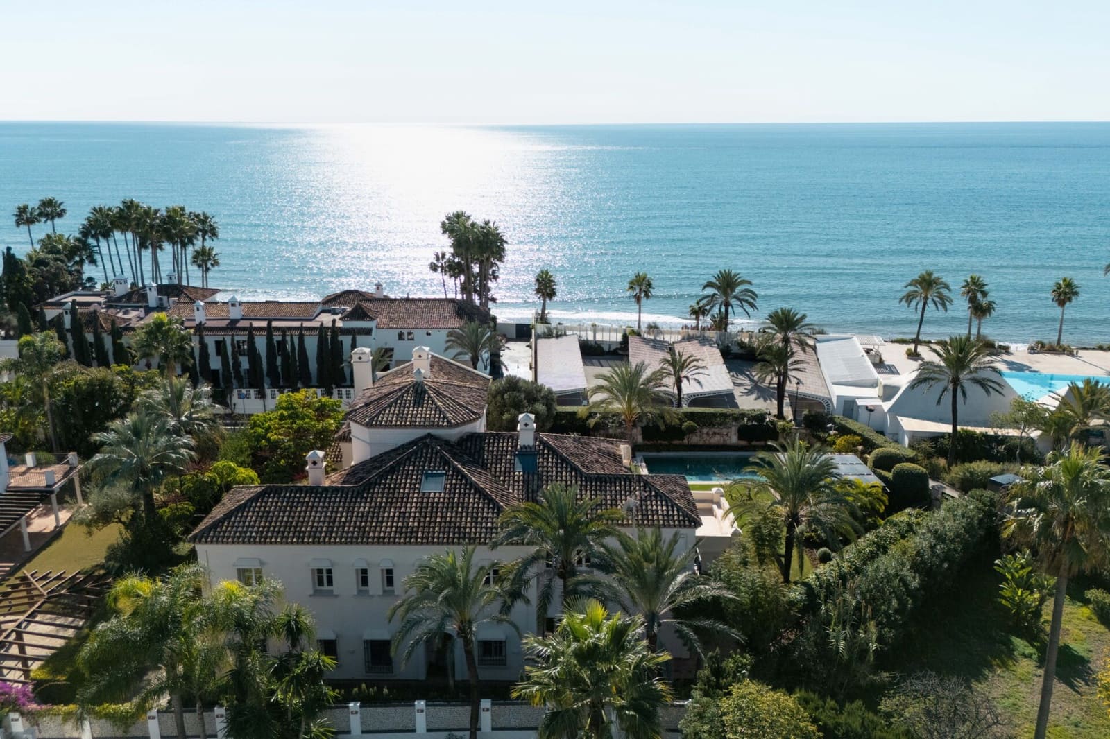 7 soverom Villa til salgs i Los Monteros med svømmebasseng garasje - € 10 955 000 (Ref: 9012144)