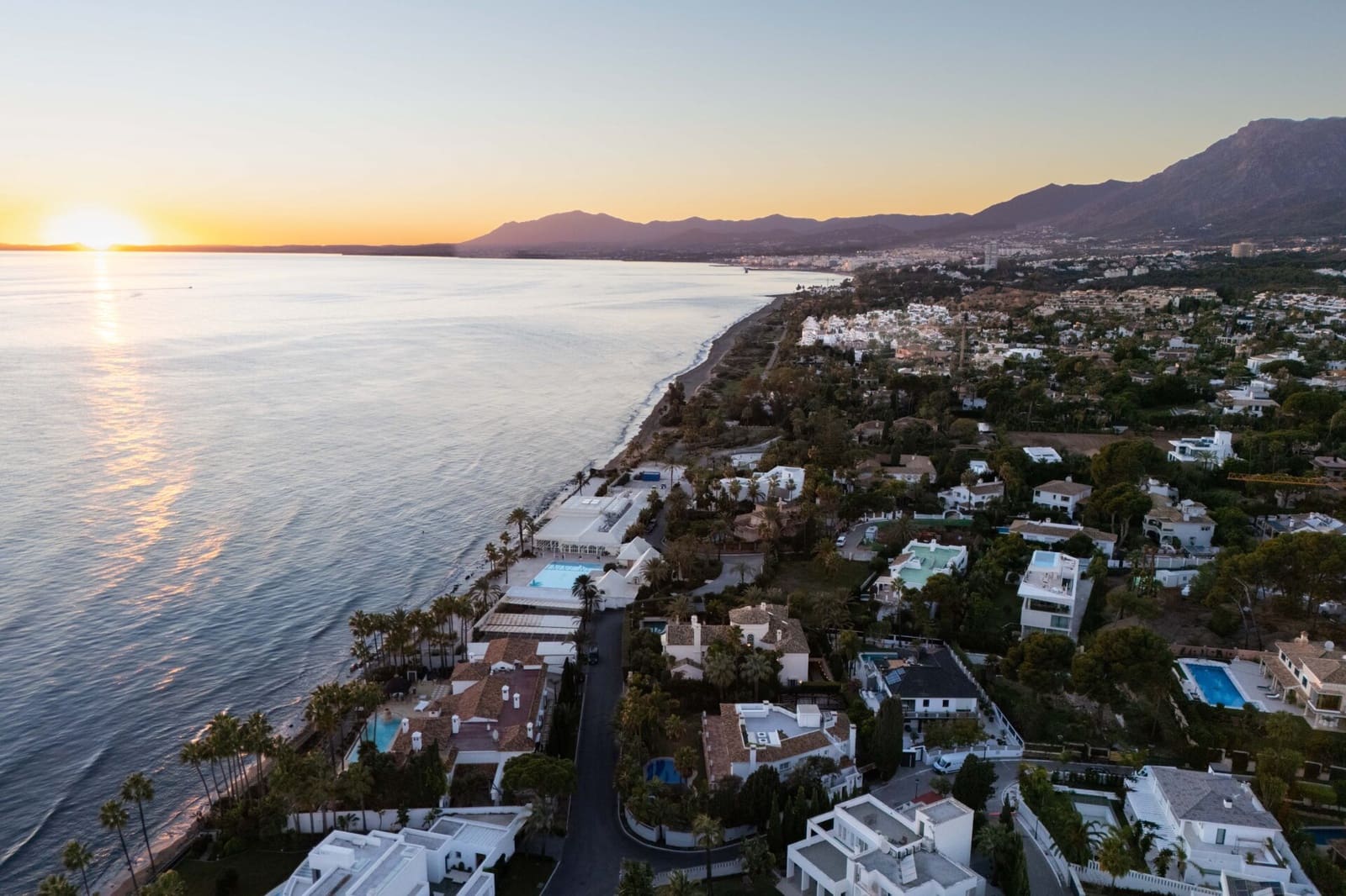 7 soverom Villa til salgs i Los Monteros med svømmebasseng garasje - € 10 955 000 (Ref: 9012144)