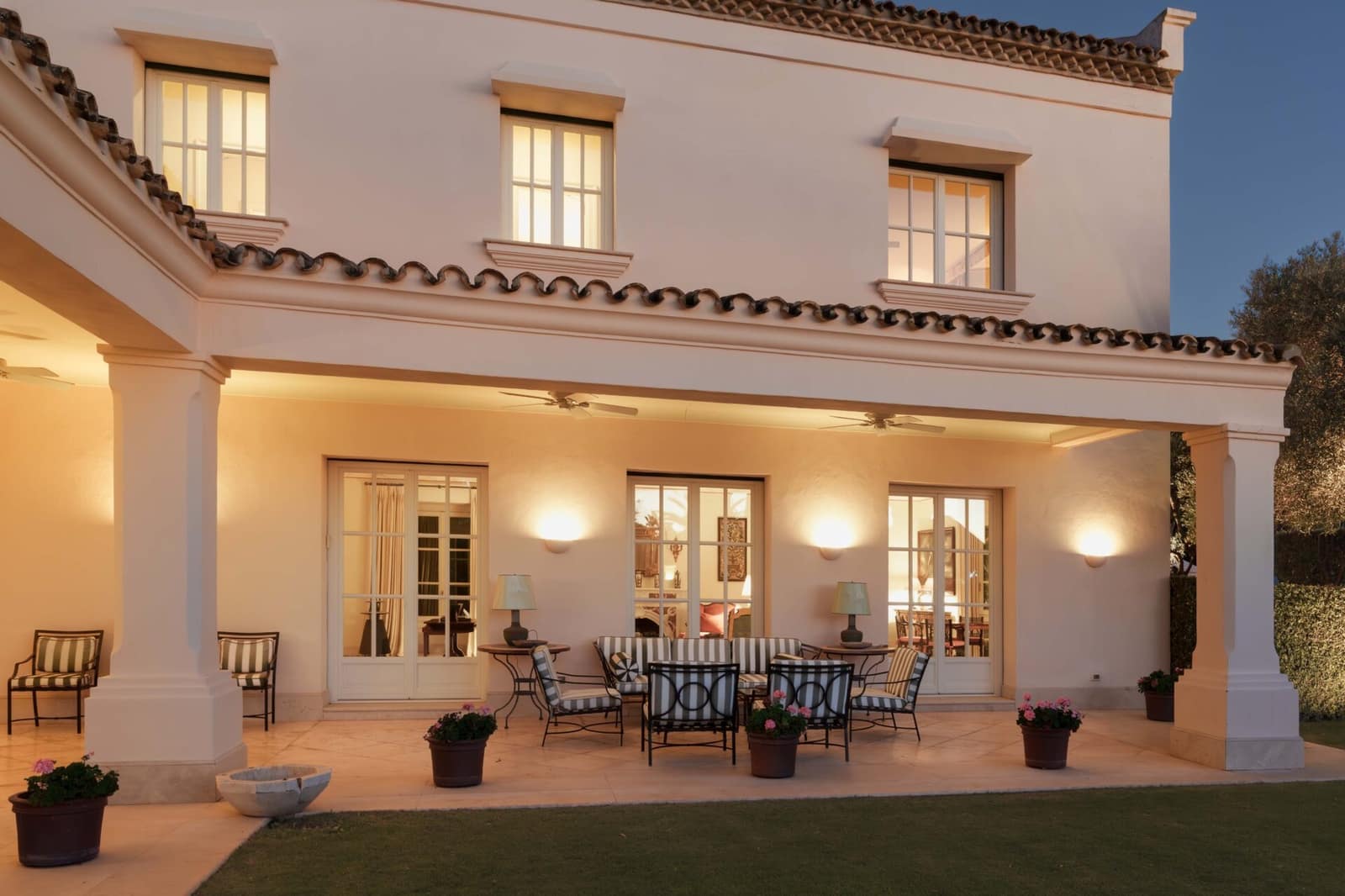 7 soverom Villa til salgs i Los Monteros med svømmebasseng garasje - € 10 955 000 (Ref: 9012144)