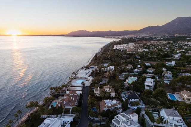 7 sypialnia Willa na sprzedaż w Los Monteros, Marbella z basenem garażem - 10 955 000 € (Ref: 9012144)