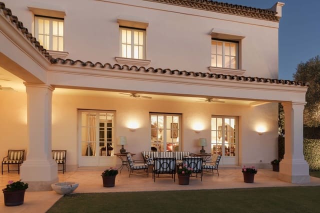 7 makuuhuone Huvila myytävänä paikassa Los Monteros, Marbella mukana uima-altaan 
autotalli - 10 955 000 € (Ref: 9012144)