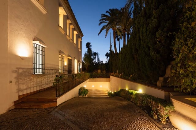 7 sypialnia Willa na sprzedaż w Los Monteros, Marbella z basenem garażem - 10 955 000 € (Ref: 9012144)