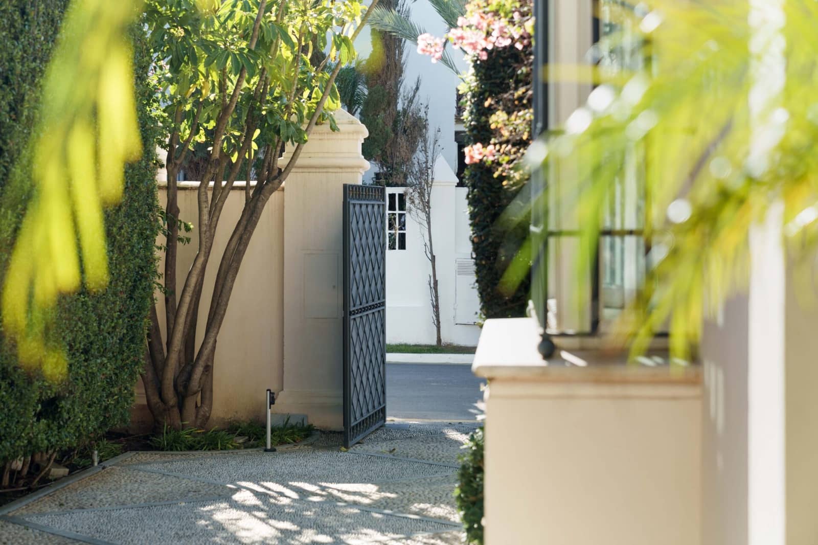 7 soverom Villa til salgs i Los Monteros med svømmebasseng garasje - € 10 955 000 (Ref: 9012144)