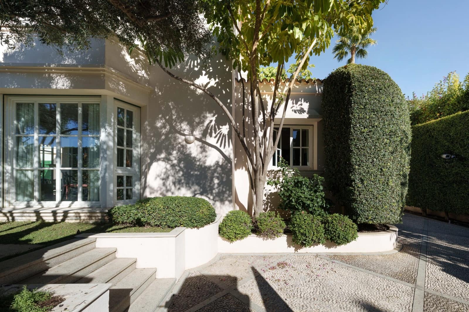 7 soverom Villa til salgs i Los Monteros med svømmebasseng garasje - € 10 955 000 (Ref: 9012144)